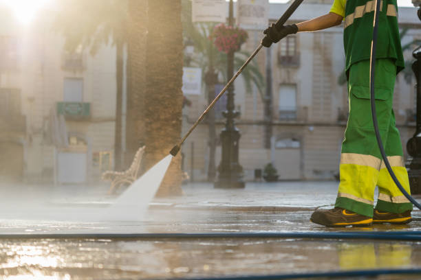 Best Garage Pressure Washing  in Lindstrom, MN
